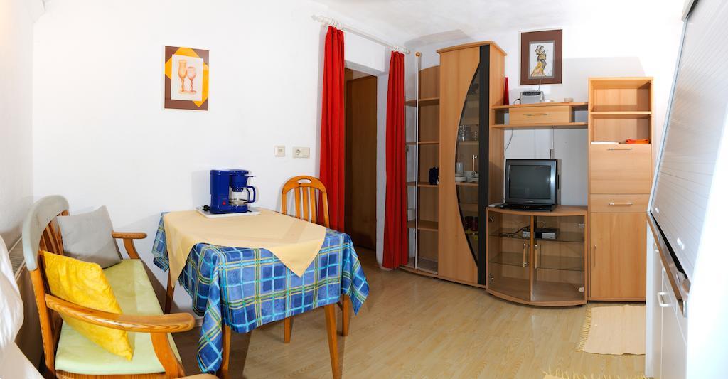 ゼーフェルト・イン・チロルHaus Steinroeschenアパートメント 部屋 写真
